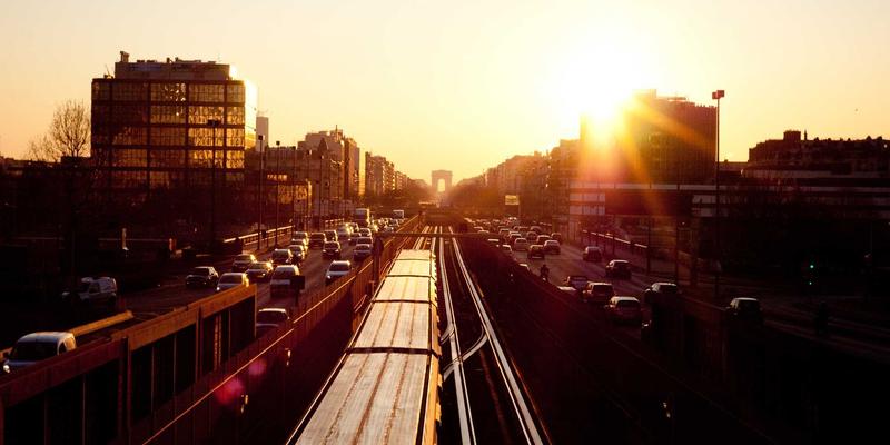 数据驱动未来：企业如何构建智能业务驾驶舱实现精准战略规划